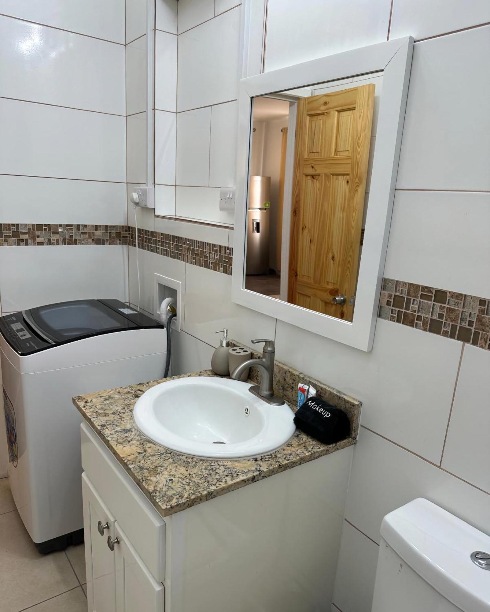 Eldorado Guesthouse & Car Rental Roseau Quarto foto