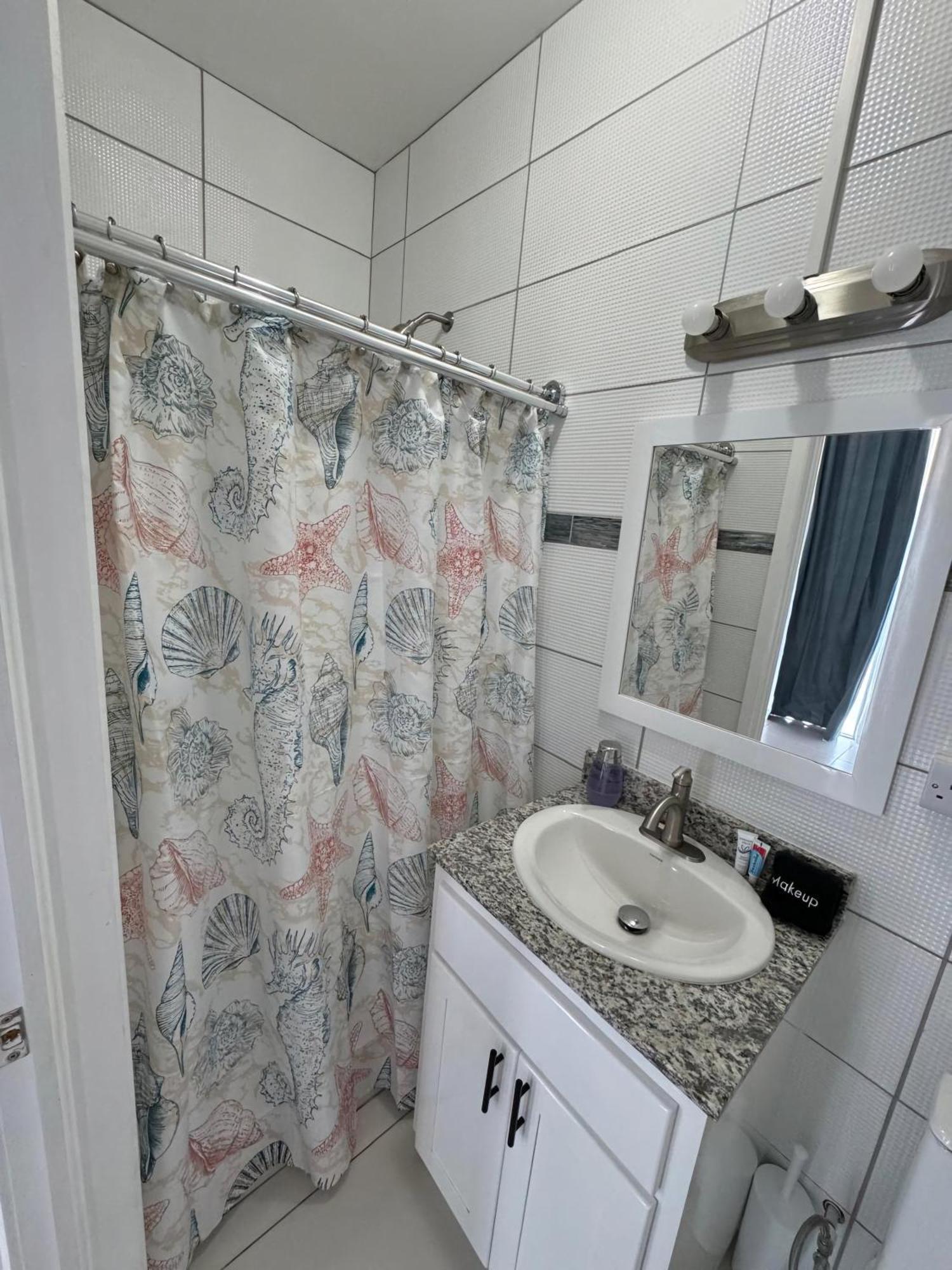 Eldorado Guesthouse & Car Rental Roseau Quarto foto